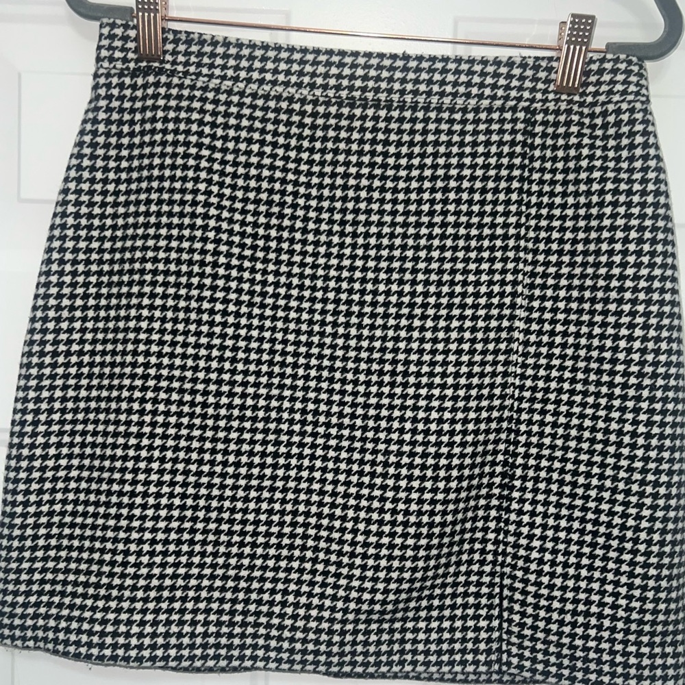 Hollister Black and White Houndstooth Mini Skirt